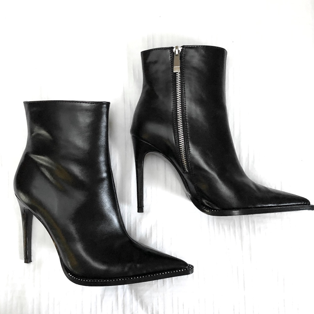Pointed toe Zara black shiny heeled boots 38